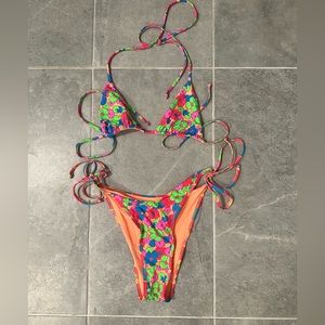 Frankies Bikinis Groovy string bikini